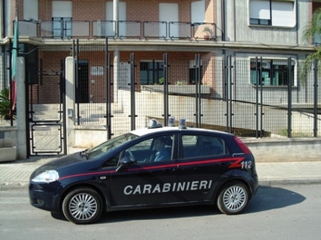 Floridia, sfugge ai Carabinieri con la complicità di 2 donne