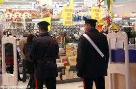 Siracusa, cassiera ruba soldi al supermercato dove lavora: arrestata