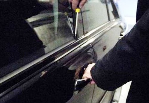 Sul posto la Polizia di Stato di Siracusa.