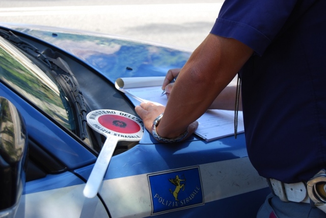 Siracusa, trovato in auto con cocaina e hashish: denunciato