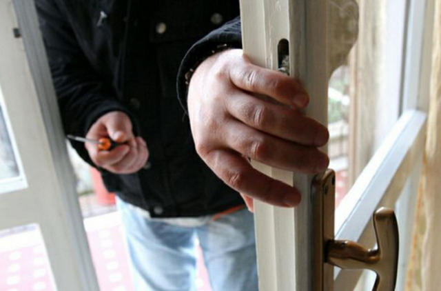 Noto, furto in casa: 34enne finisce in carcere