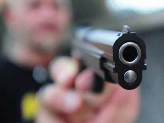 Siracusa, colpi d'arma da fuoco verso la convivente: 23enne in manette