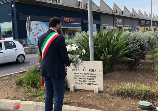 Siracusa, 19 anni fa la morte di Scieri a Pisa: fiori del sindaco sulla lapide
