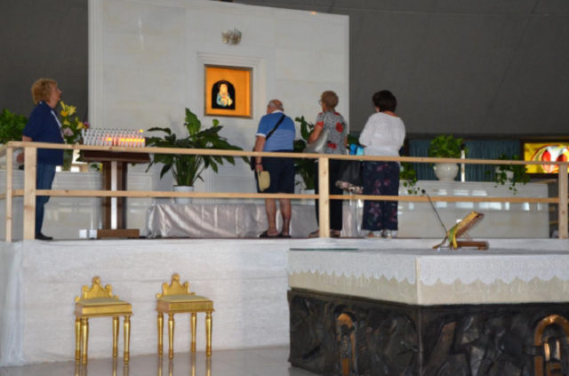 Siracusa, oltre mille fedeli hanno pregato vicino al Quadretto della Madonna