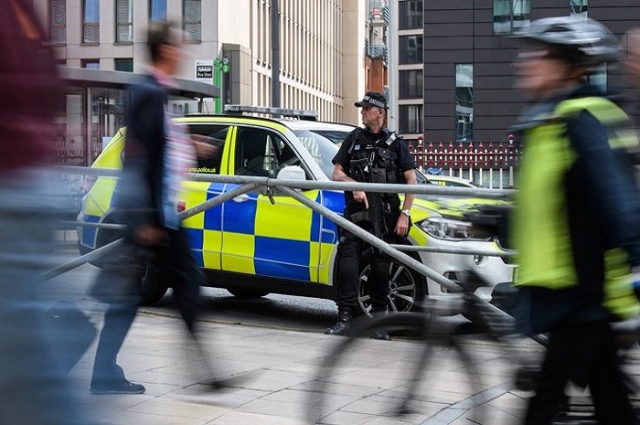 Attacco armato a Manchester, 10 feriti