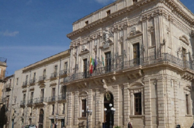 Siracusa, appalto pulizie: l'azienda invia contratti a 11 ore settimanali