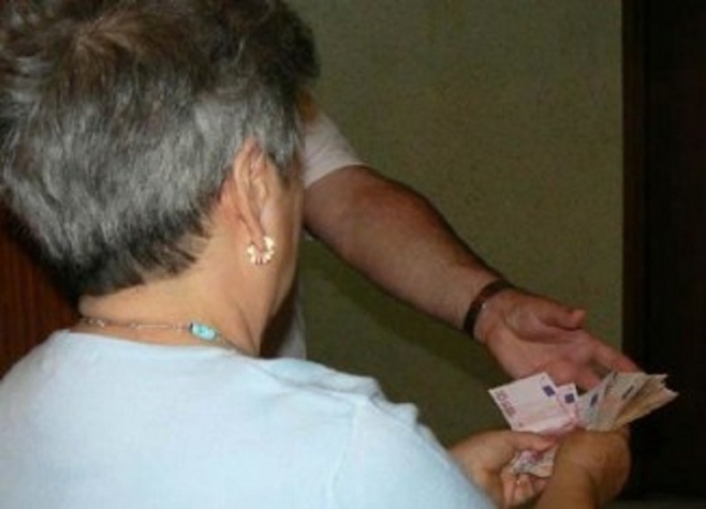 Siracusa, finto avvocato tenta di truffare anziana: denuncia alla Polizia