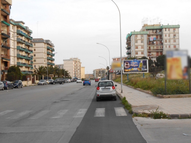 Nella serata di ieri, i Carabinieri del Nucleo Operativo e Radiomobile della Compagnia di Siracusa, nell’ambito di un mirato servizio finalizzato al controllo del territorio, sono intervenuti in via Algeri su richiesta di un’anziana signora, poiché era in atto una violenta lite con il figlio e temeva di essere aggredita fisicamente. I militari dell’arma, appena giunti all’interno dell’abitazione hanno tentato di tranquillizzare l’aggressore, Bianca Alessandro, classe 1971, meccanico siracusano con precedent