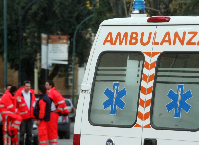 Avola, si lancia dal balcone di casa: morto un uomo di 60 anni