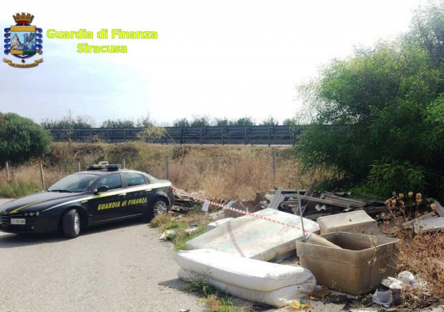 Siracusa, oltre cinque quintali di amianto: sequestrata discarica abusiva. Nell'area anche rifiuti speciali abbandonati