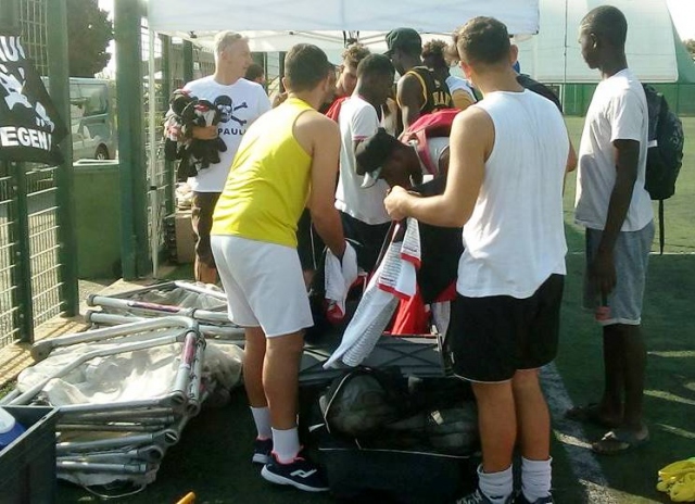 Gemellaggio Siracusa-Amburgo, i tecnici del St. Pauli spiegano il calcio ai migranti: lo sport come integrazione sociale