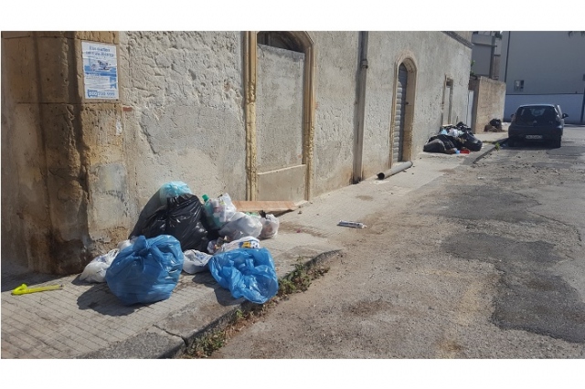 La borgata come una discarica 3