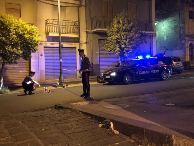 Francofonte, sparatoria in via Filiberto: un uomo a volto scoperto ferisce pregiudicato 38enne