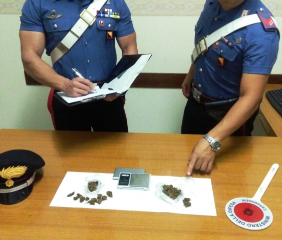 Siracusa, nascondeva in casa hashish già divisa in singole dosi: arrestato per spaccio