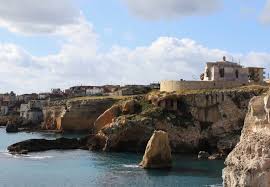 Siracusa, tenta furto ai Monumenti e si getta in mare per sfuggire alla Polizia