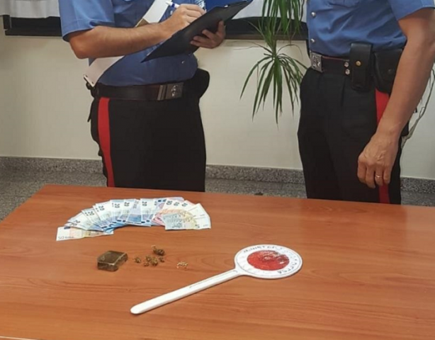 Floridia, in auto con hashish, marijuana e semi di canapa: finisce ai domiciliari