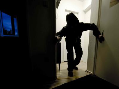 Augusta, furto in abitazione e detenzione abusiva di armi: arrestato 27enne