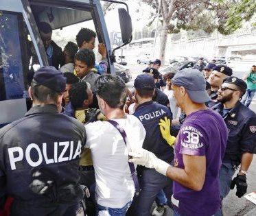 Siracusa, egiziano non osservava l’ordine di lasciare il territorio nazionale: rimpatriato