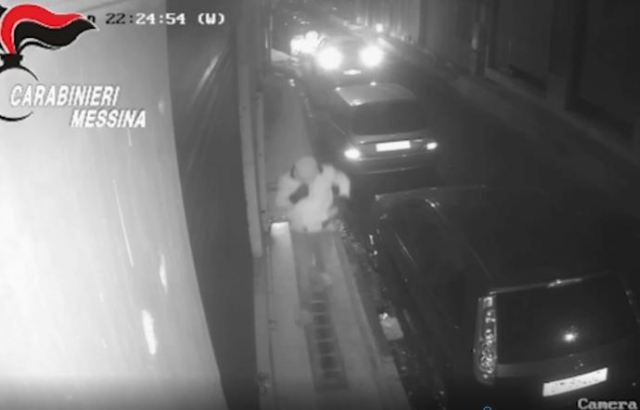 Nel Messinese, fa mettere ordigno davanti a negozio concorrente