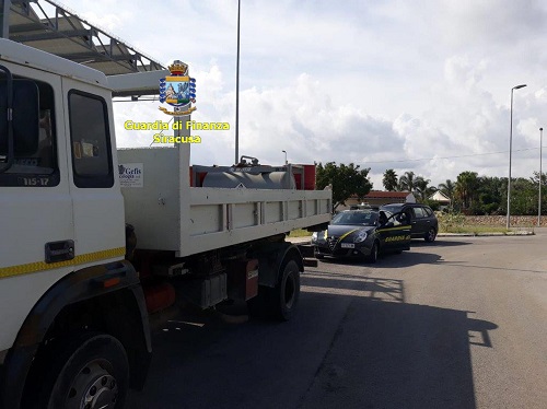 Sequestrati mille litri di gasolio di contrabbando, fermato autocarro sulla Solarino-Floridia