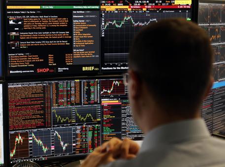 Spread in calo, la Borsa di Milano in rialzo