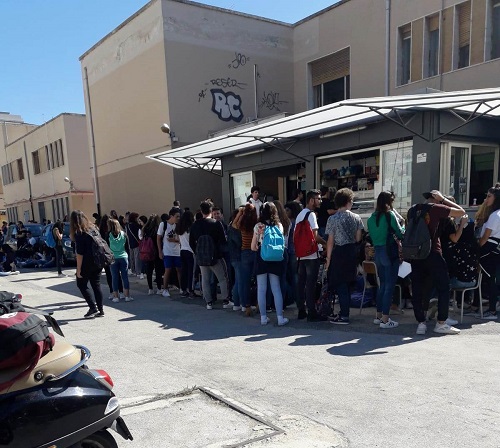 Siracusa, vandali al Quintiliano: distrutti pc, svuotati estintori
