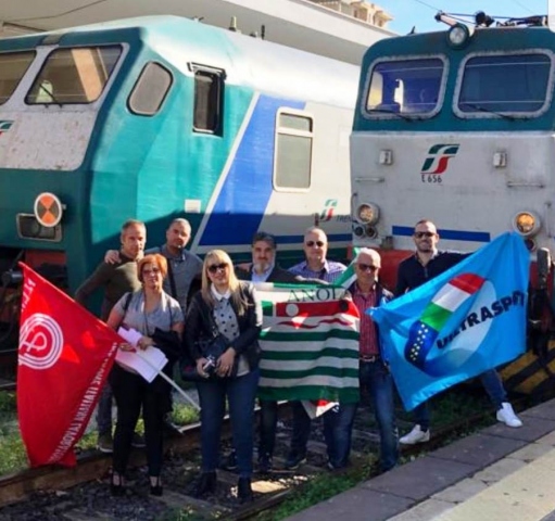 Siracusa, questa mattina la protesta degli addetti alla pulizia dei treni e stazioni