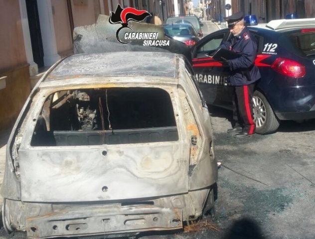 Pachino, auto in fiamme: arrestato il presunto autore