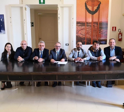 Siracusa, mostra d'auto al Castello Maniace: è polemica