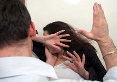 Siracusa, dall'allontanamento agli arresti domiciliari: aggrediva l'ex moglie