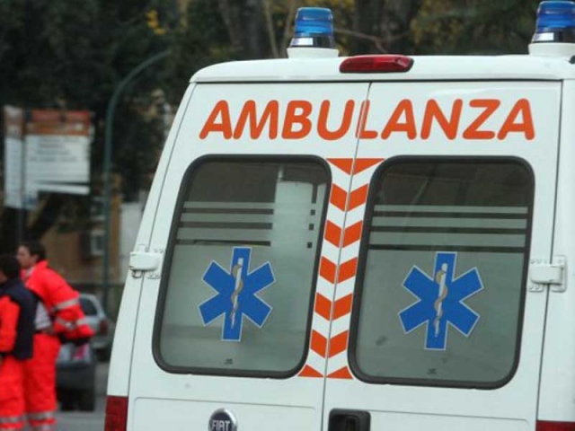 Taranto, lancia la figlia dal balcone e accoltella il figlio: arrestato