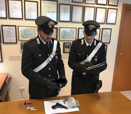 Noto, in centro con una pistola giocattolo: l'arma è stata sequestrata