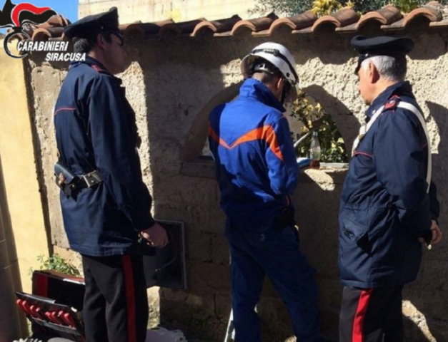 Cassibile, furto energia elettrica: due arrestati
