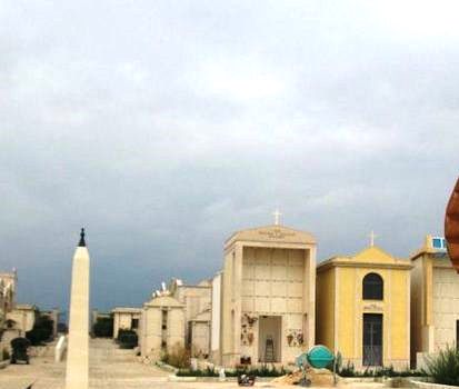 Canicattini Bagni, orari prolungati al cimitero. Sospeso venerdì 2 Novembre il mercato settimanale