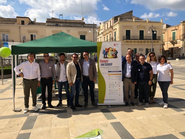 Rosolini, "diamoci una scossa": infopoint in piazza Garibaldi