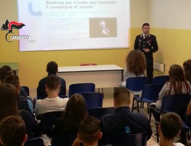 Siracusa, i Carabinieri incontrano di studenti del Federico II di Svevia