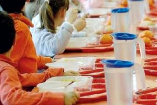 Siracusa, sit in per mancato avvio refezione scolastica