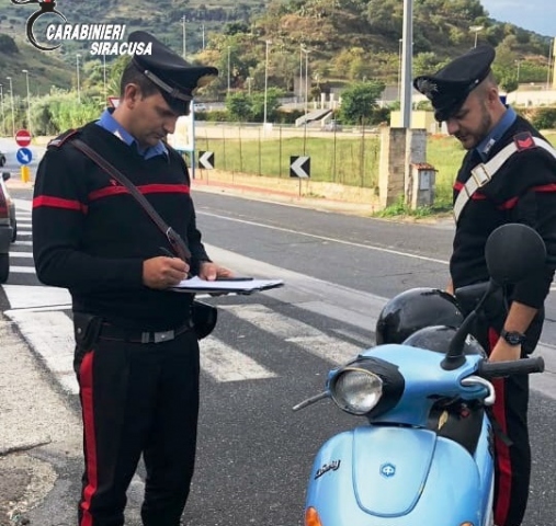 Carlentini, sorpresi a rubare un ciclomotore: arrestati due giovani