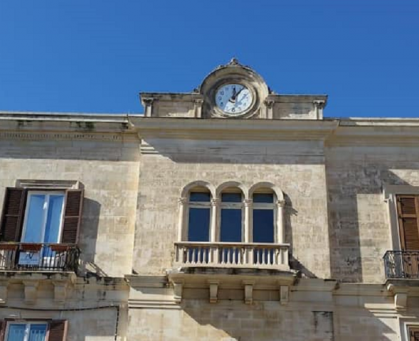 Siracusa, torna in funzione l'orologio di Piazza Archimede