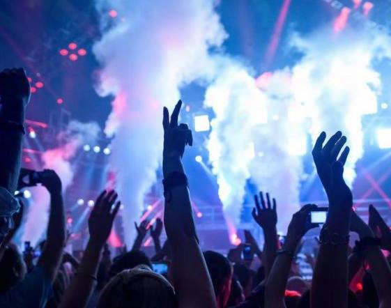 Siracusa, rissa in discoteca: la sicurezza colpisce con un pugno un giovane