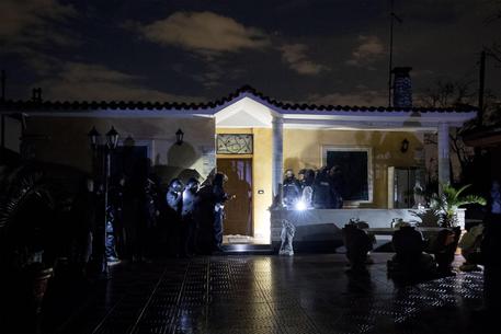 Roma, via a demolizione delle 8 ville dei Casamonica