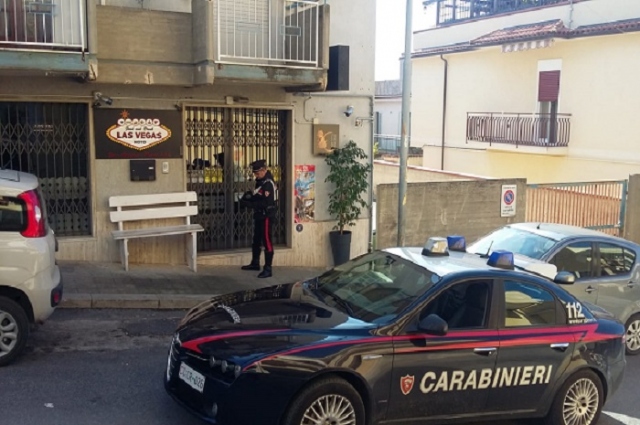 Noto, rimproverato perché fumava all'interno di un bar: spara al titolare