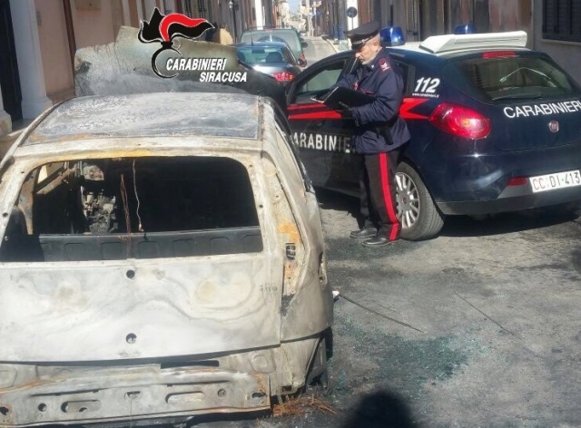 Pachino, auto in fiamme: arrestato il presunto autore del rogo