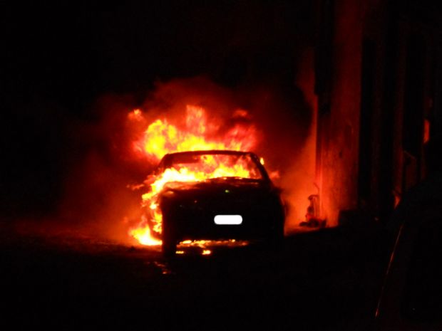 Siracusa, a fuoco un'automobile Lancia Y: indagini