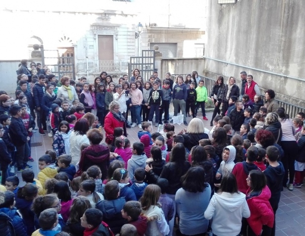 Canicattini Bagni, i bambini s'improvvisano giardinieri: celebrata la Giornata Nazionale degli Alberi