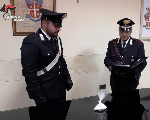 Siracusa, nascondeva cocaina in auto per un valore di 10mila euro