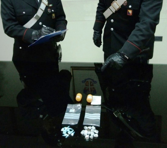 Noto, nascondeva eroina e cocaina: arrestato nigeriano