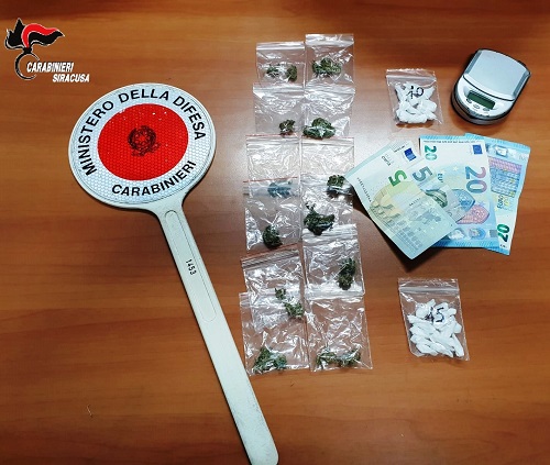 Siracusa, sorpreso a spacciare droga in Piazza San Metodio: arrestato