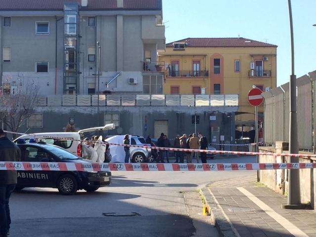 Augusta, si lancia dal quinto piano: muore 28enne