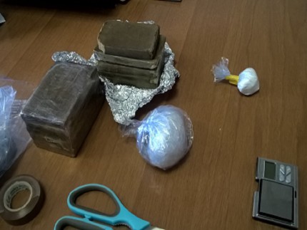 Siracusa, hashish e cocaina nella cassetta delle lettere di un appartamento: indagini